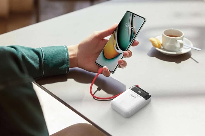 SKROSS Type-C Fast Charge Power Bank with Display – 10.000 mAh