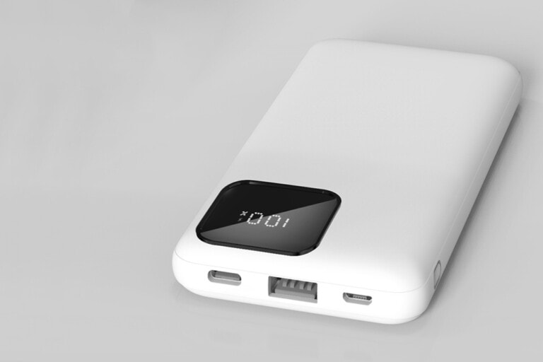 10.000 mAh Power Bank with Integrated Type-C & Lightning Cables