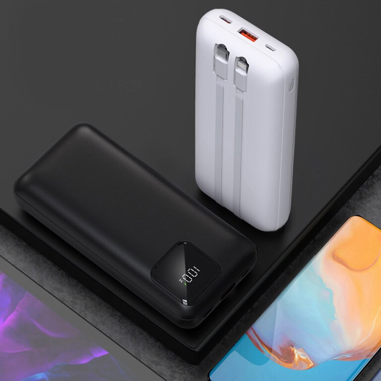 10.000 mAh Power Bank with Integrated Type-C & Lightning Cables