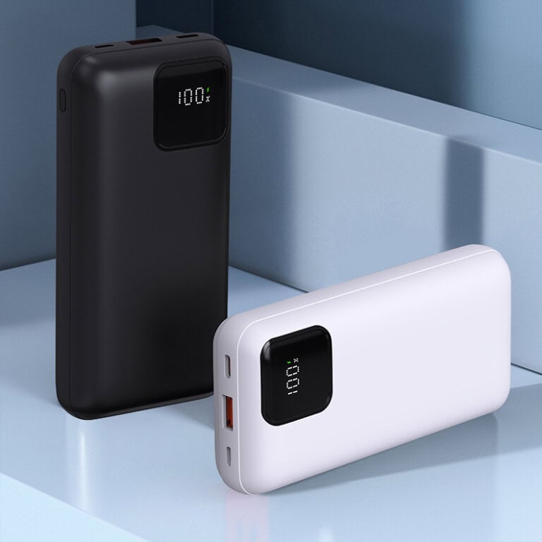 10.000 mAh Power Bank with Integrated Type-C & Lightning Cables